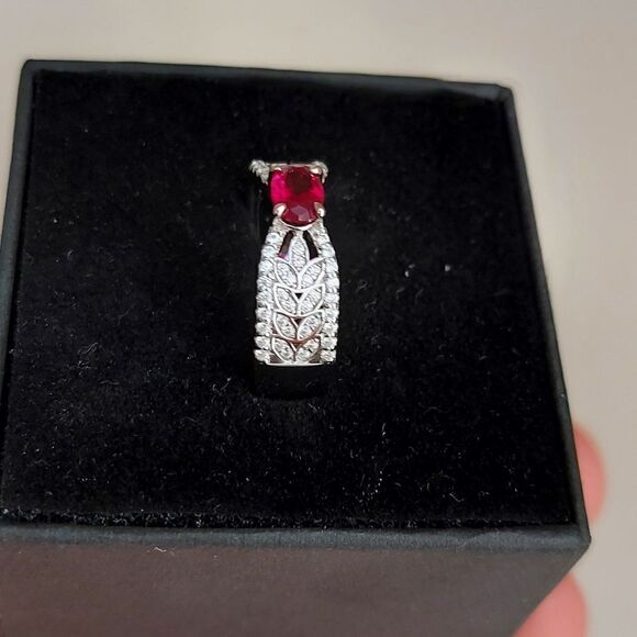 925 Sterling Silver Ruby Wreath Ring - Picture 5 of 13